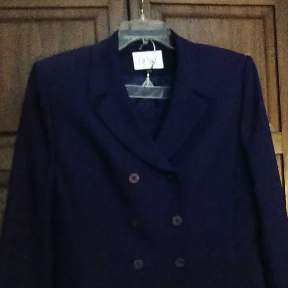 Suit - Picture 6 of 6